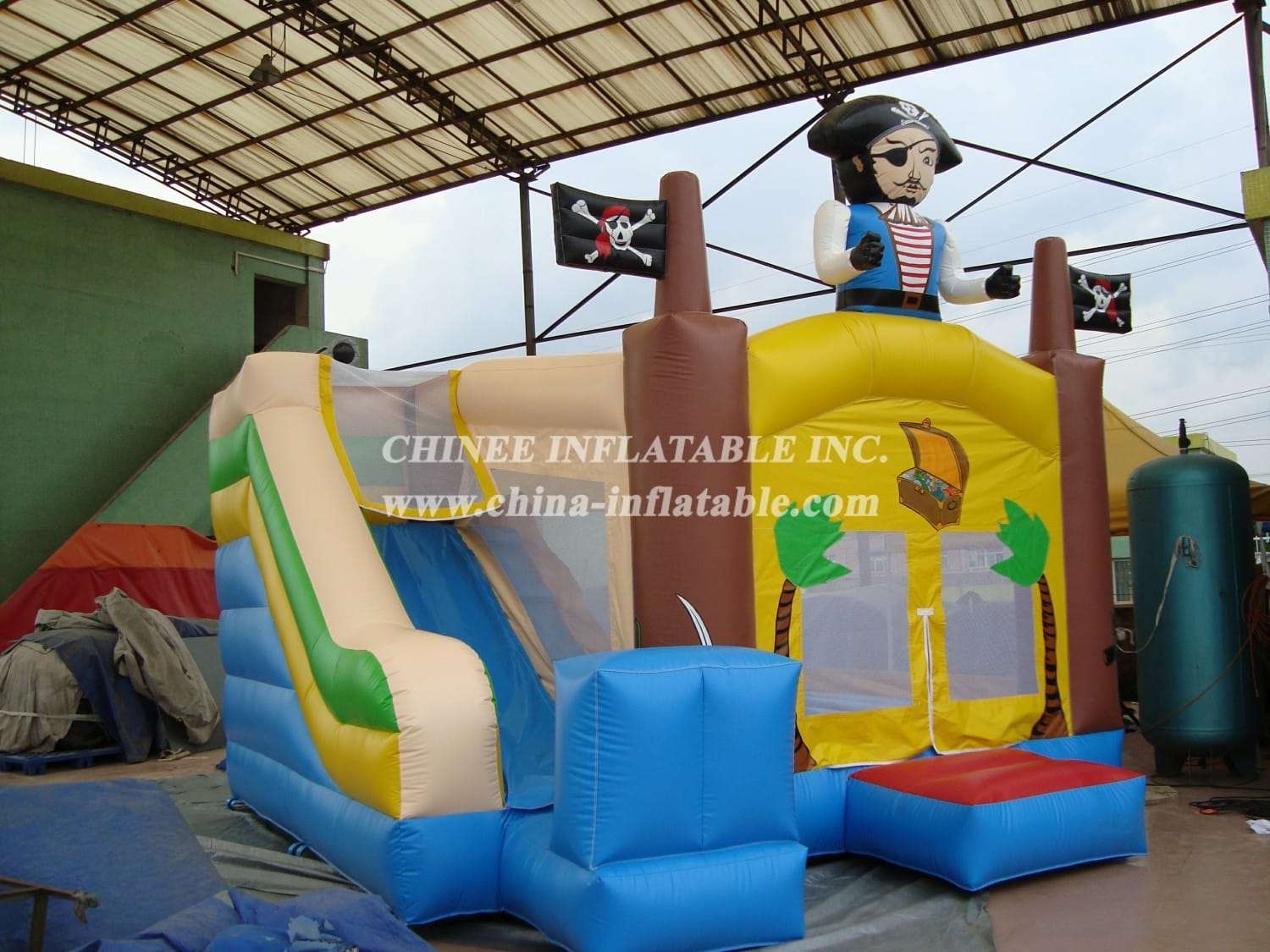 T2-2913 Pirates Inflatable Bouncers - Image 2