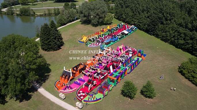 CR1-013 495.52M The World’S Longest Inflatable Obstacle Course