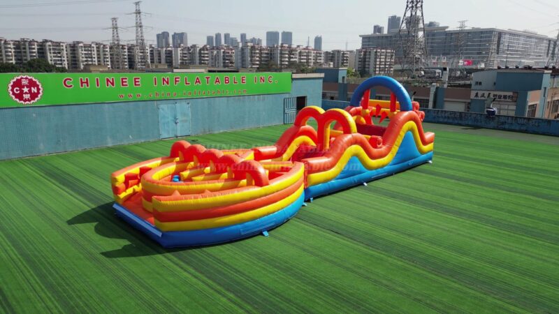 インフレータブル障害物コース