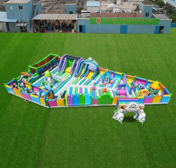 GF2-127 Grande aire de jeux gonflable polygone coloré personnalisé château gonflable à sauter