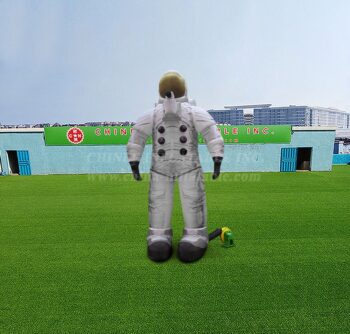 S4-563 نموذج رائد فضاء قابل للنفخ مخصص ذو طابع فضائي S4-563