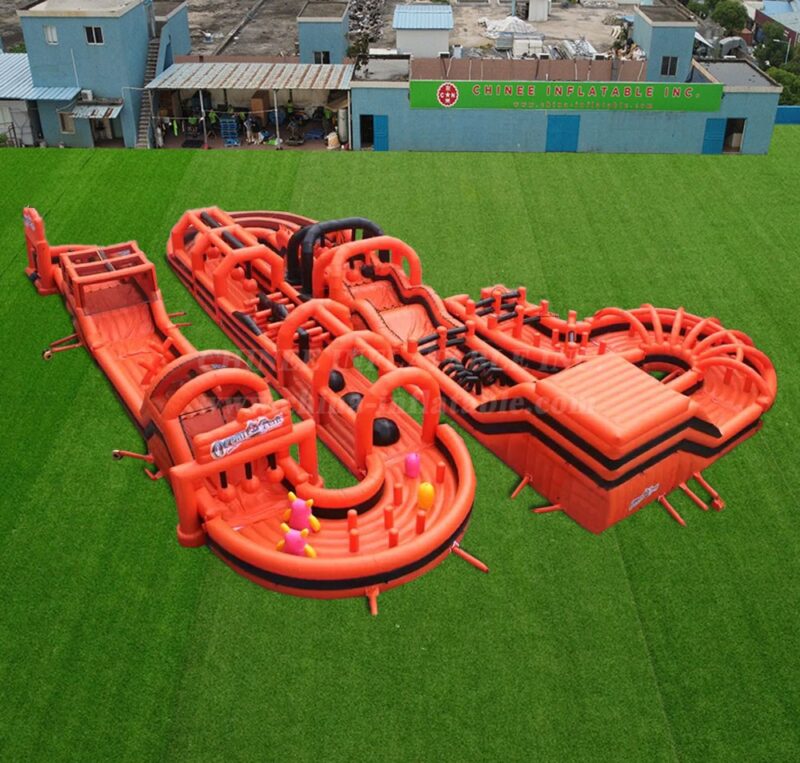 Corrida de desafio insuflável