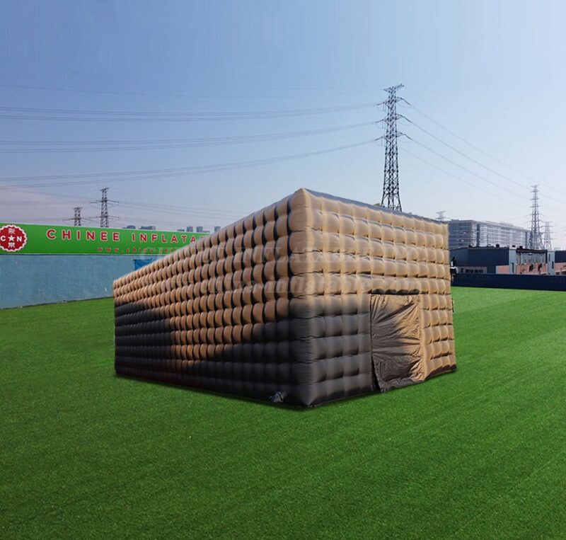 Tenda insuflável em forma de cubo