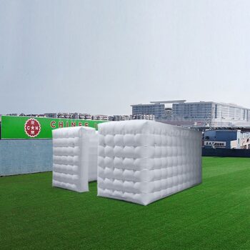 Tenda insuflável em forma de cubo