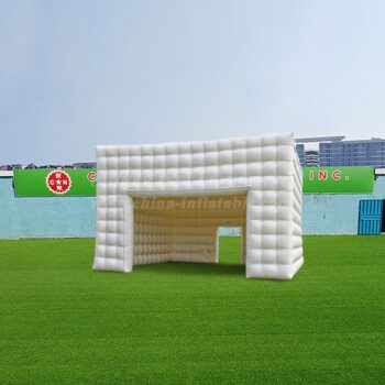 Tenda insuflável em forma de cubo