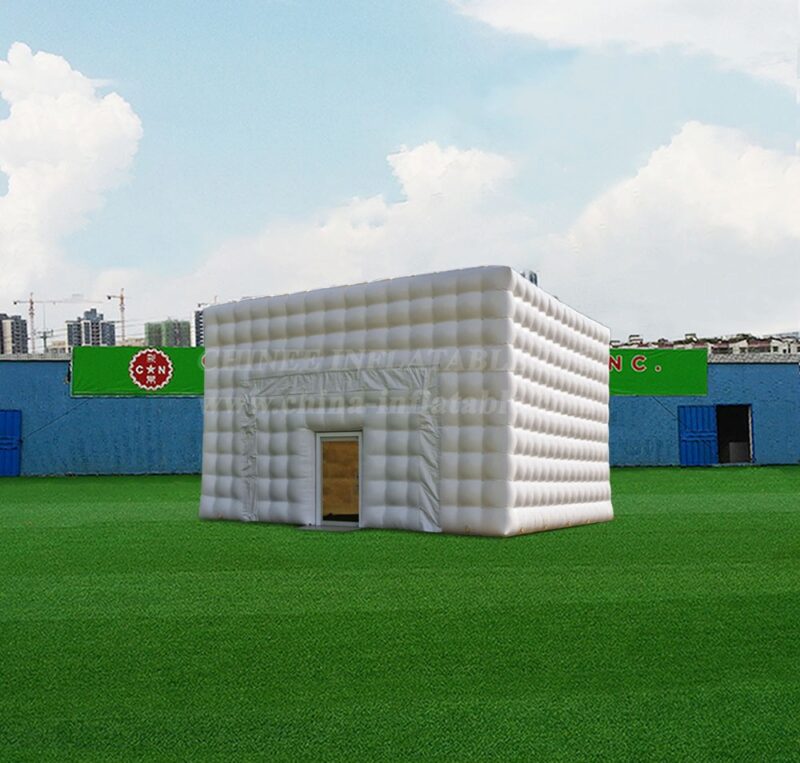Tenda insuflável em forma de cubo