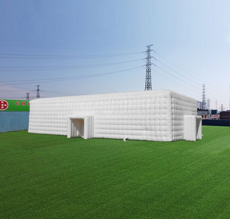 Tenda insuflável em forma de cubo