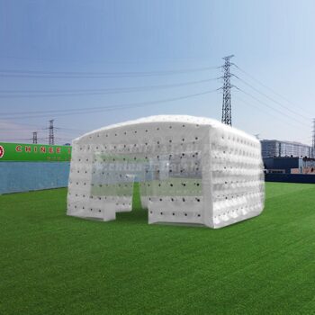 Tenda insuflável em forma de cubo